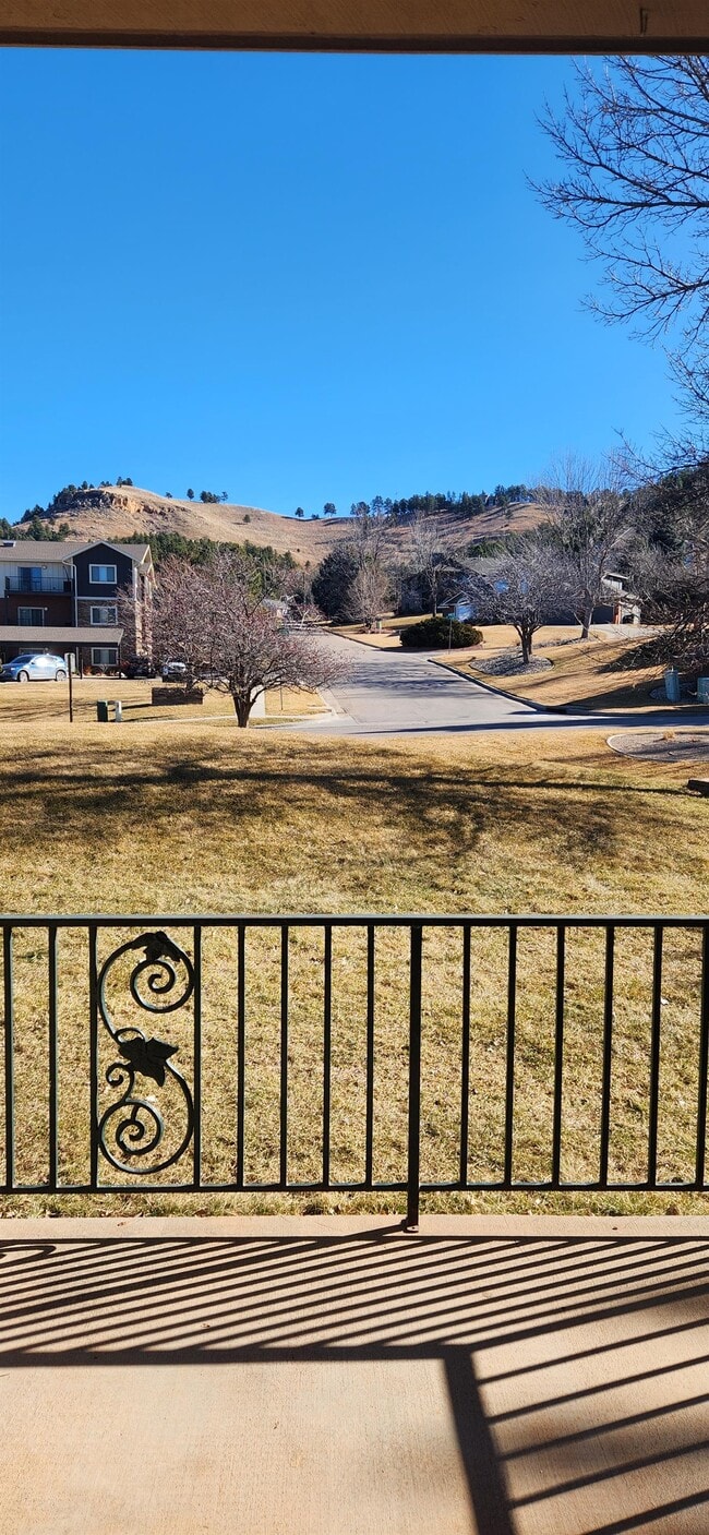 Building Photo - 3945 Fairway Hills Dr