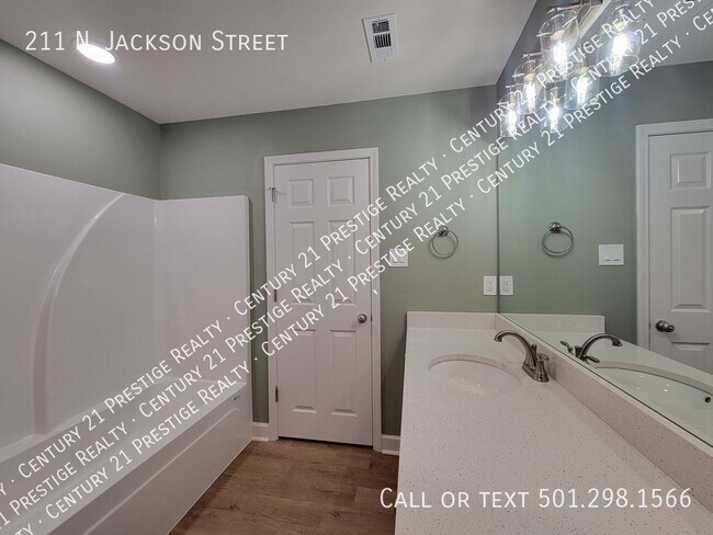 Building Photo - 211 N Jackson St