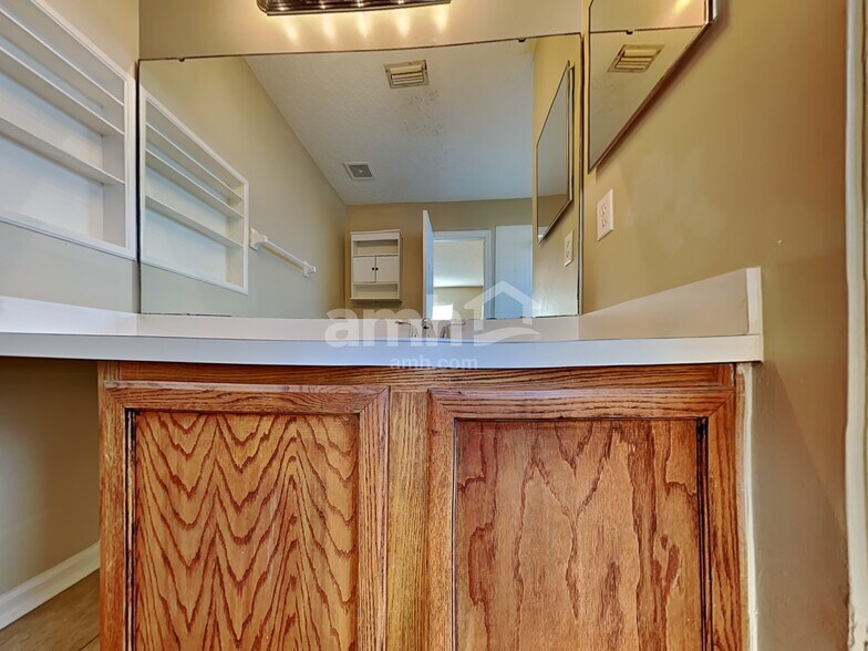 Building Photo - 4523 Deer Valley Dr