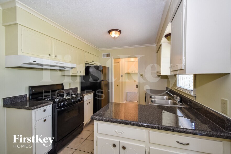 Building Photo - 2905 Kenneth St