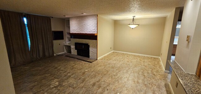 Building Photo - 2 Bedroom 2 Bath Condo in Pier Point Village