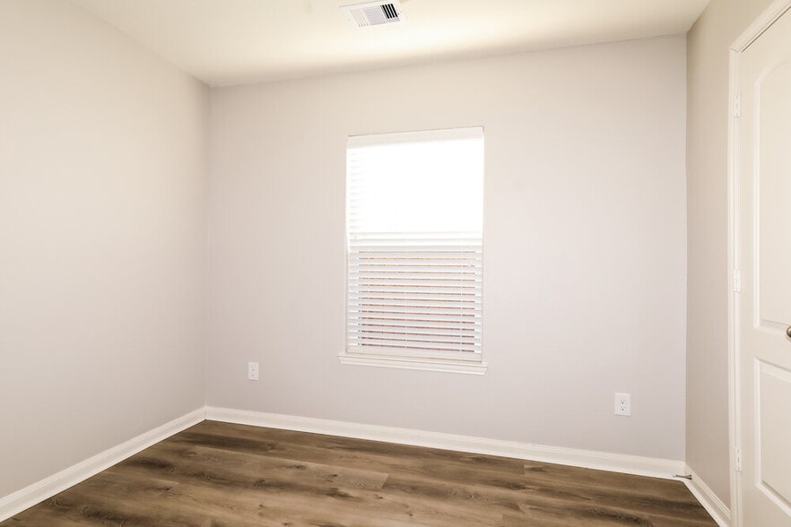 Building Photo - 12039 Quartersawn Ln