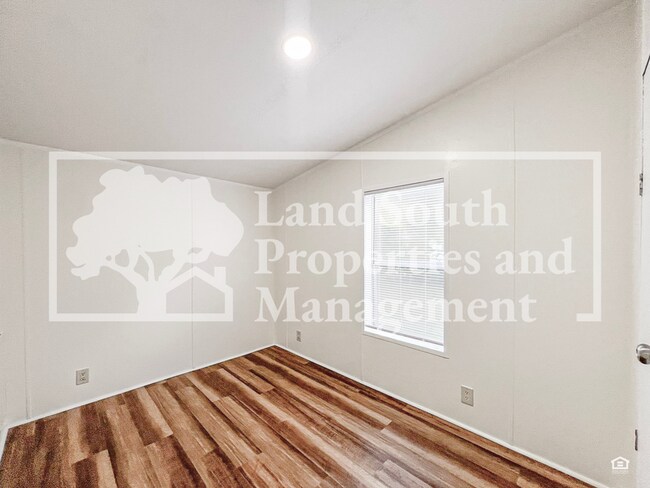 Building Photo - 8916 Beverly Hills Rd