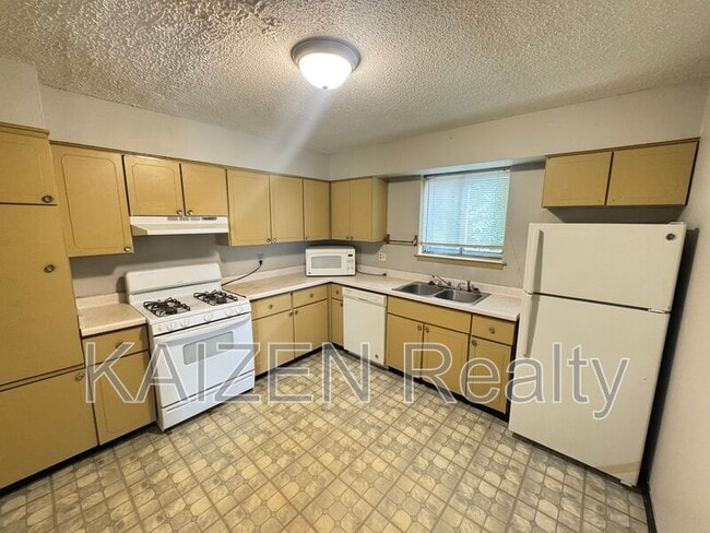 Building Photo - 151 N Belvedere Blvd
