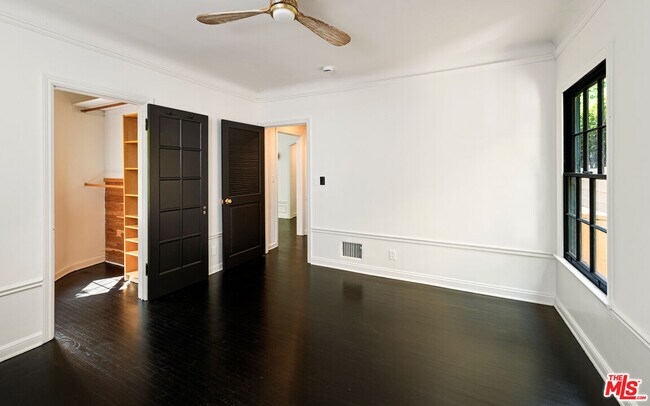 Building Photo - 1954 Hillcrest Rd