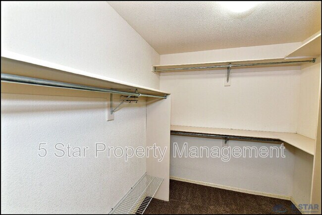Building Photo - 6372 Franklin Ridge Dr