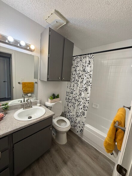 Building Photo - 3740 Little Rd