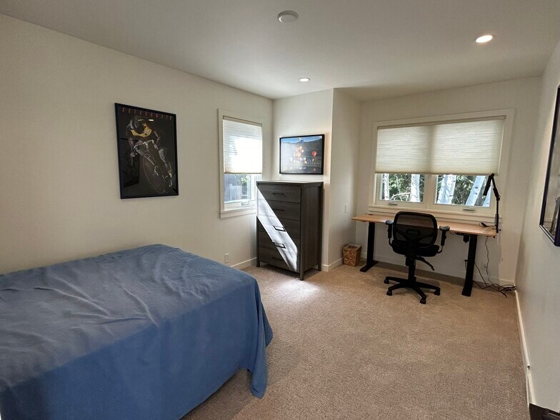 Building Photo - 100 Meadow Ranch Dr