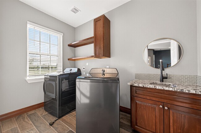 Building Photo - 2410 Engeling Rd