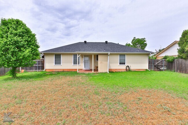 Building Photo - Great 3 bedroom 2 bath home in Wylie district.