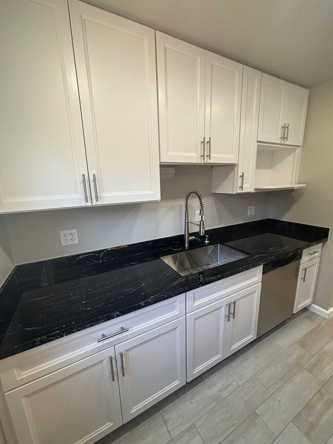 Building Photo - Completely Remodeled 3-Bedroom Beauty in P...