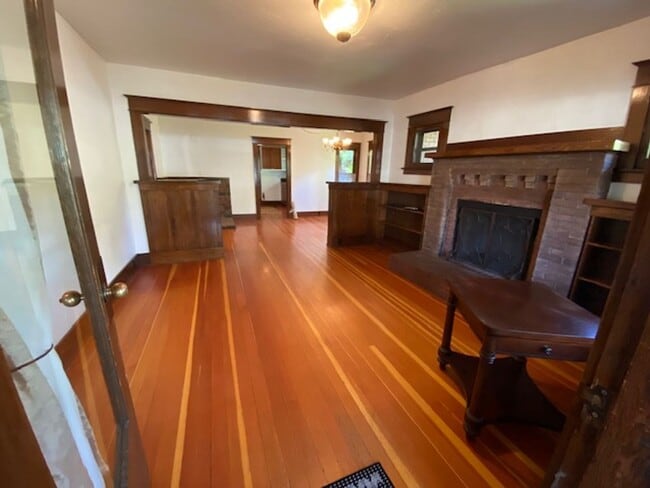 Building Photo - Historic Magill House on NW 1st Street