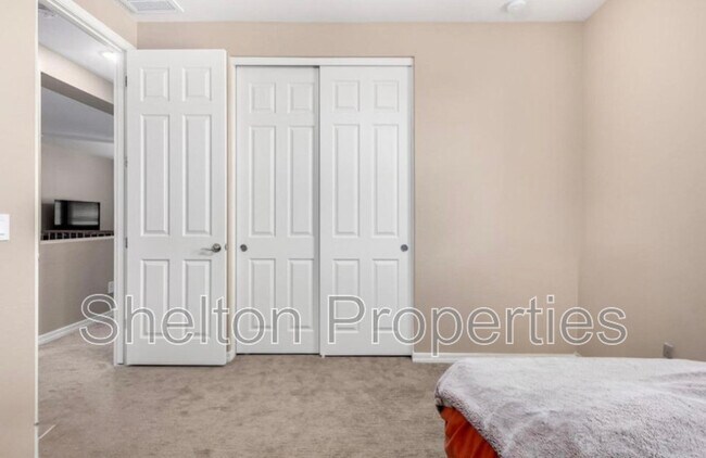 Building Photo - 15062 W Portland St