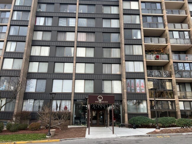 Primary Photo - 9060 Palisade Ave