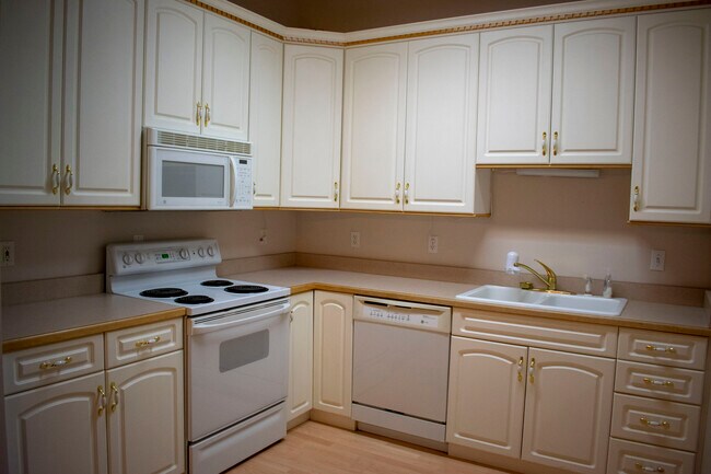 Kitchen - 122 N 11th St