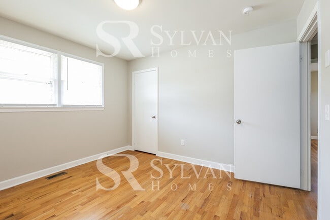 Building Photo - 218 Lily St