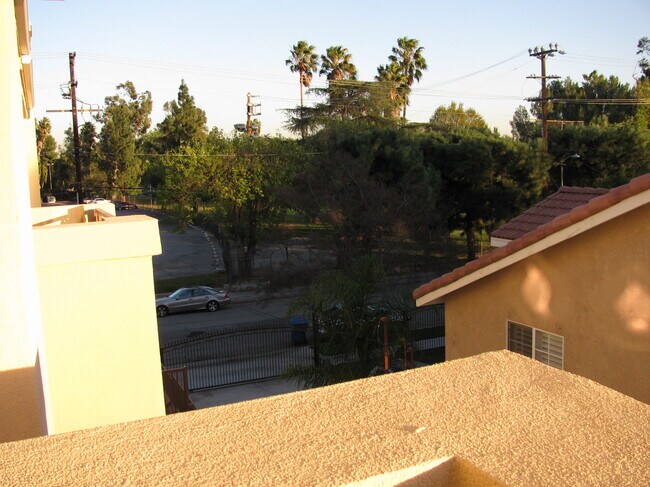 Building Photo - 6541 Odessa Ave