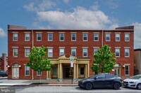 Building Photo - 723 Charles St