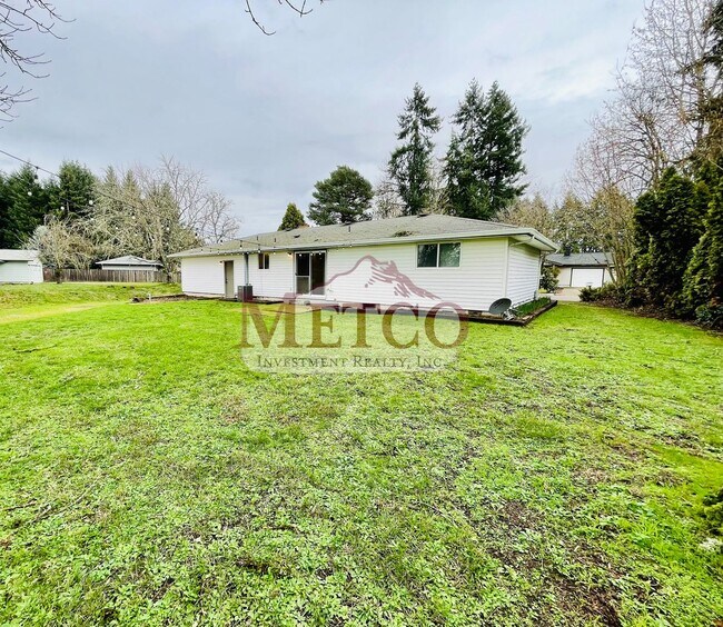 Building Photo - Beautiful 3 Bedroom Home in Eugene on Spacious Lot