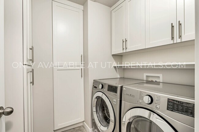 Building Photo - 5002 N Marble Fox Way
