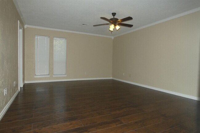 Building Photo - 2408 NW Redwood Ln