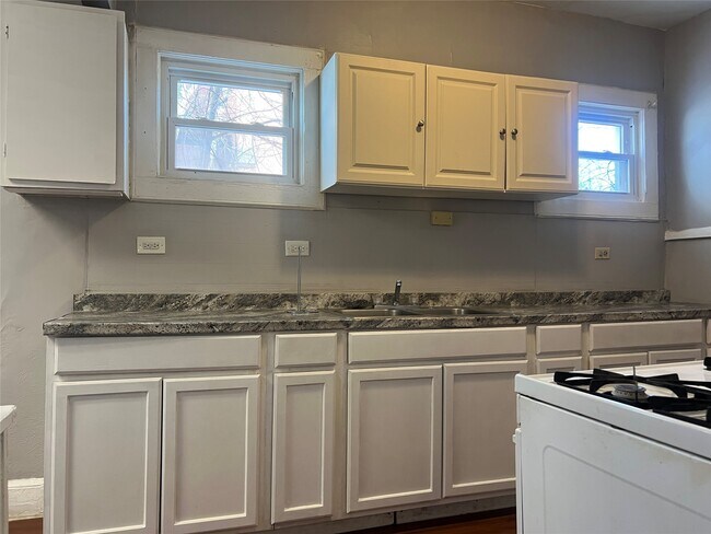 Building Photo - 274 Chenango St