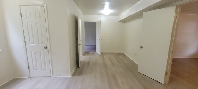 Building Photo - Huge 4 bedroom/1 bath Downstairs unit with...
