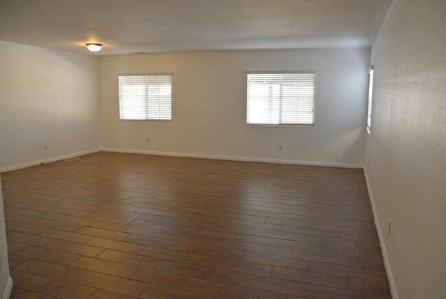 Building Photo - 13076 Napa Ct