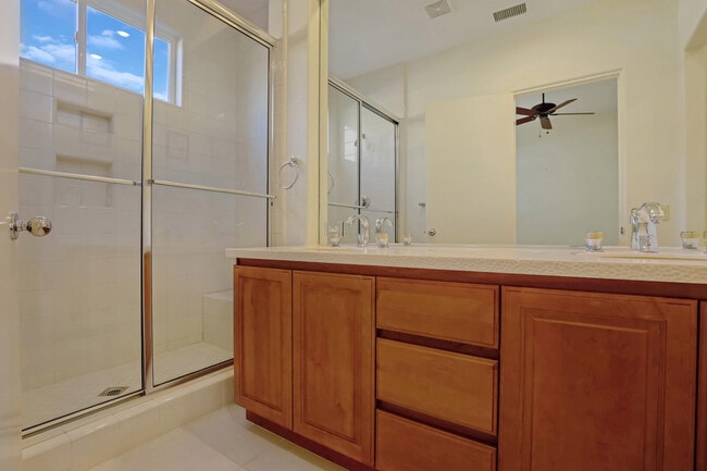 Building Photo - 830 Hawk Hill Trail