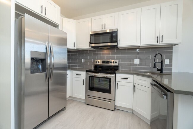 Building Photo - 5617 Sansom St