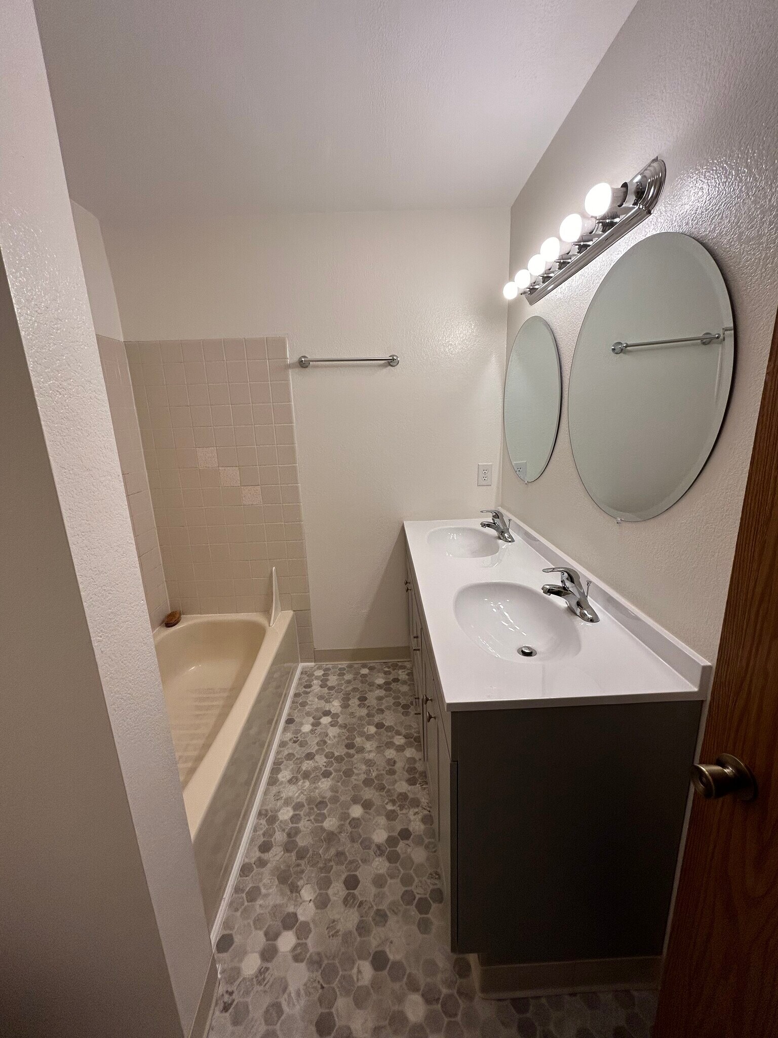 Full Bathroom Partial View-Upper Level - 839 Merlin Loop