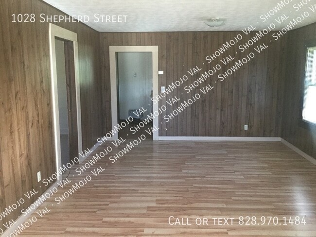 Building Photo - 1028 Shepherd St