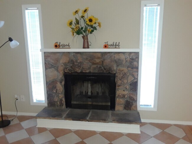 Building Photo - 1854 Zebulon Dr