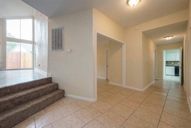 Building Photo - 15910 Tumbling Rapids Dr