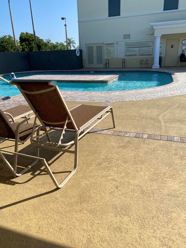 Building Photo - 244 Sheffield J