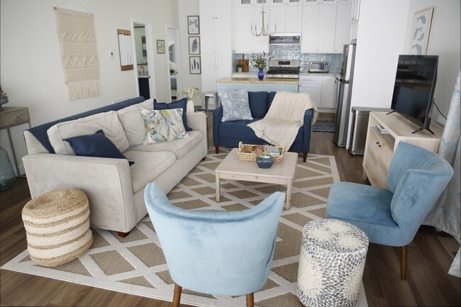 Building Photo - 218 19th St