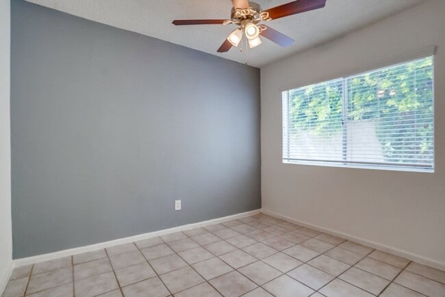 Building Photo - 2425 S Ridgeley Dr