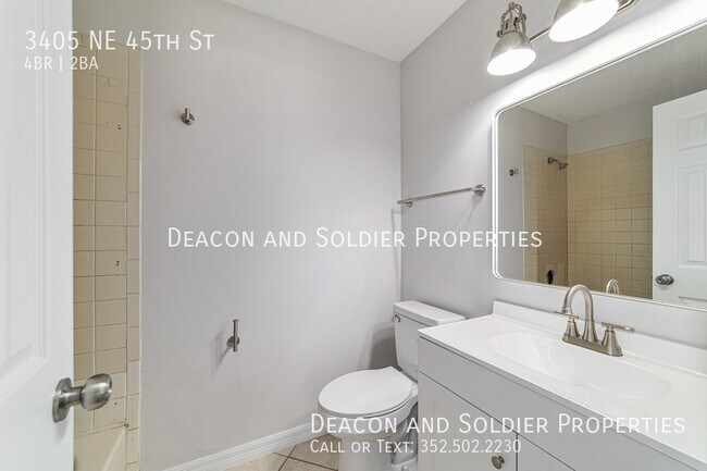 Building Photo - 3405 NE 45th St