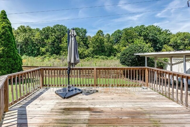 Building Photo - 701 Brent Glen Pl