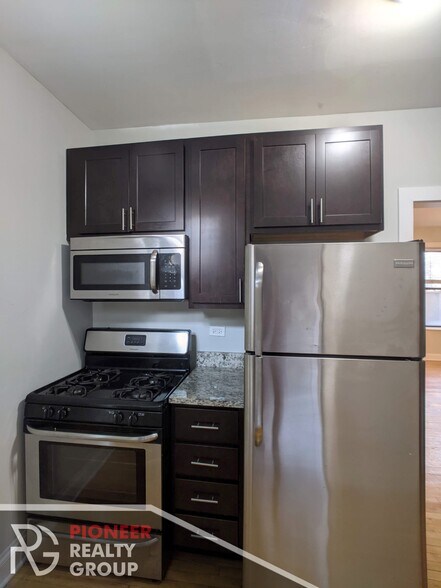 Building Photo - 4032 N Ashland Ave