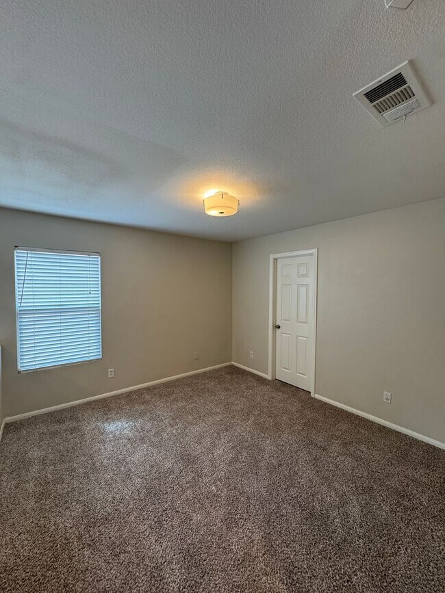 Building Photo - Spacious 3-Bed Lakeview Home with Loft & Community Amenities