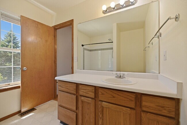 Building Photo - $2,995.95 | 4 Bed, 2 Bath Single Family Westminster Home – Central A/C and heating, In Unit Washe...