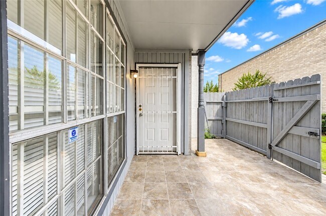 Building Photo - 6606 De Moss Dr