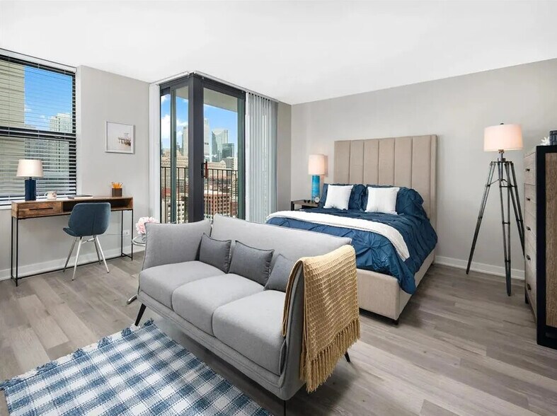 Building Photo - 70 W Huron St