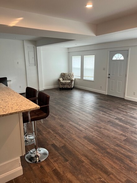 Building Photo - 1109 W 34th St