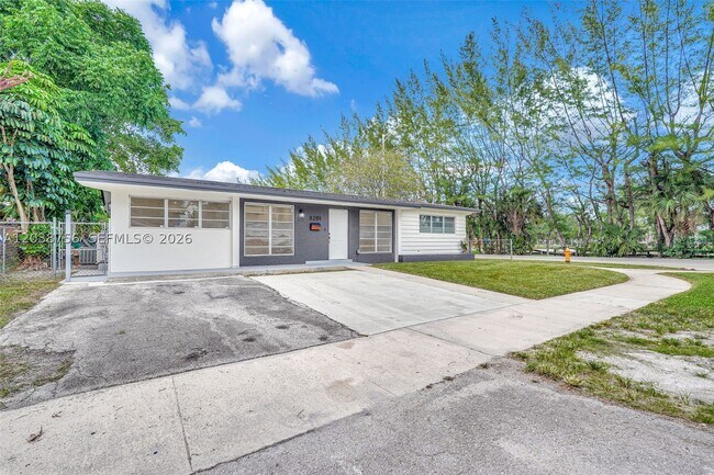Building Photo - 8201 SW 42nd St
