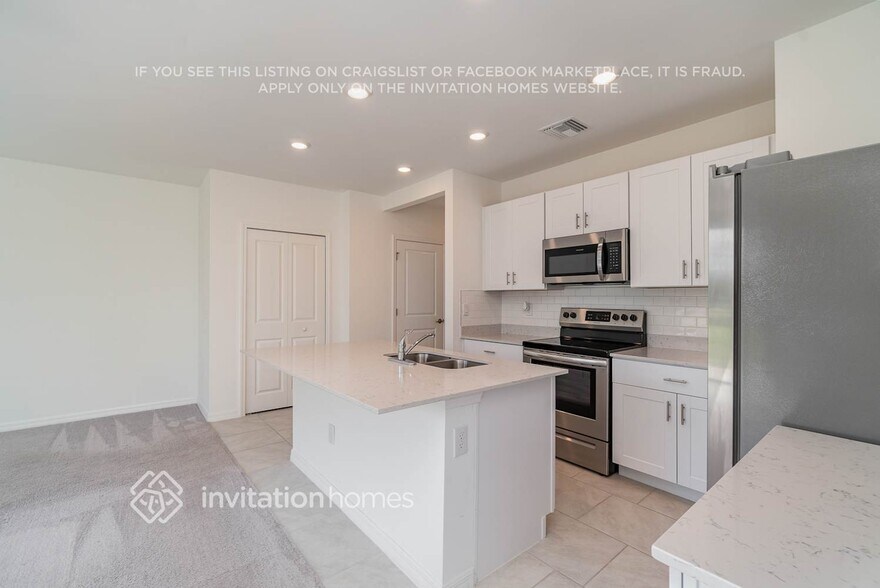 Building Photo - 2041 E Landings Wy