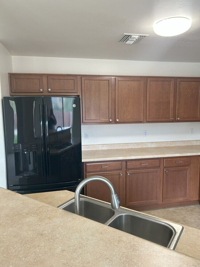 Building Photo - Save with SOLAR Unfurnished  1 loft -  2 c...