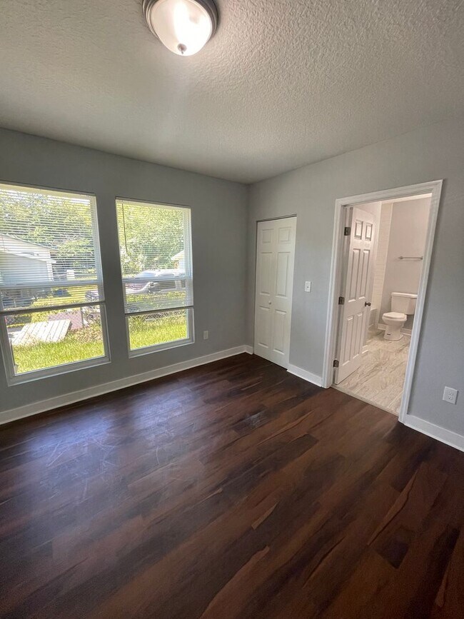 Building Photo - ** Move in Ready** 3/2 Single Family Home in College Park