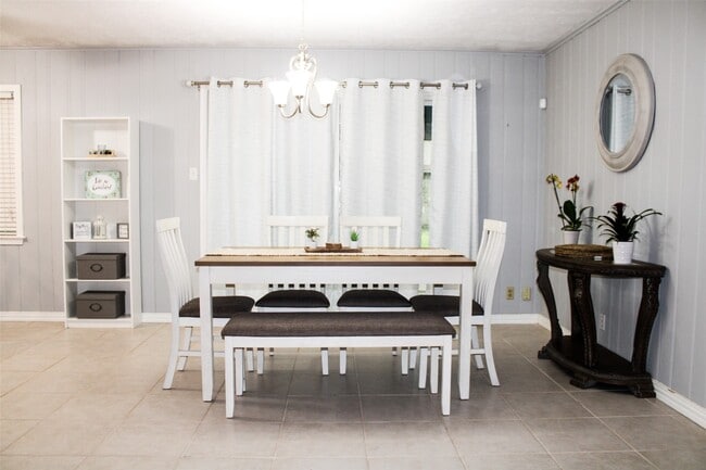 Building Photo - 8910 Greiner Dr